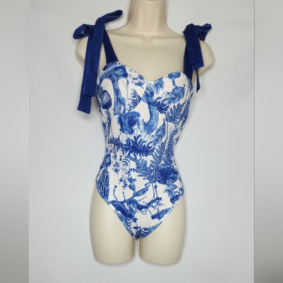 ‼️NEW‼️Blue and White Patterned Swimsuit Size M - Picture 3 of 8